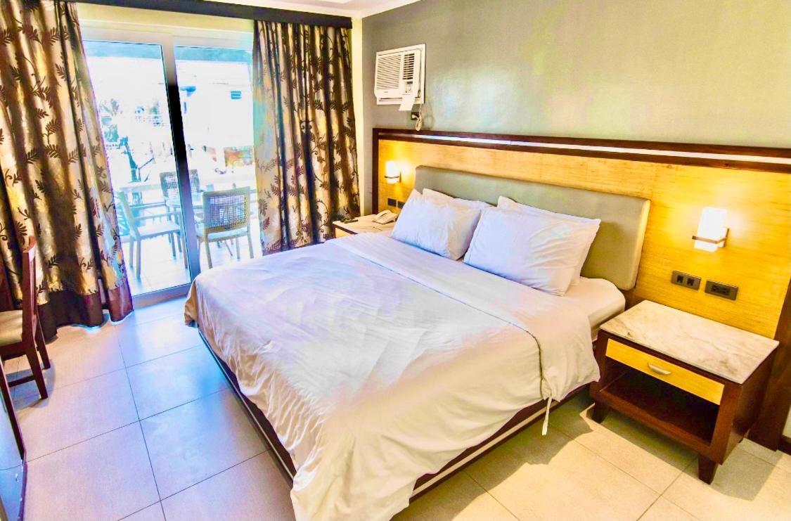 Mo2 Westown Hotel Iloilo Экстерьер фото