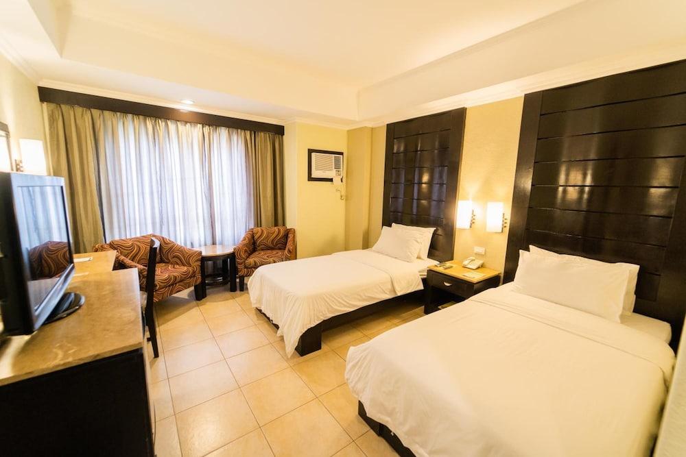 Mo2 Westown Hotel Iloilo Экстерьер фото