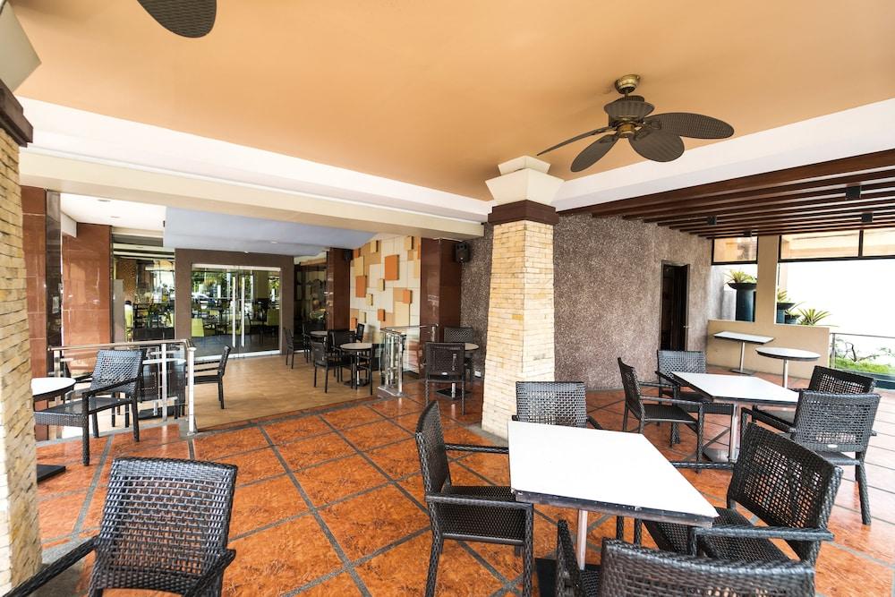 Mo2 Westown Hotel Iloilo Экстерьер фото