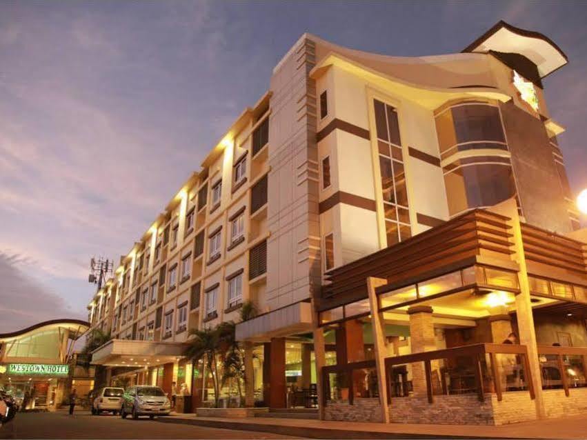 Mo2 Westown Hotel Iloilo Экстерьер фото