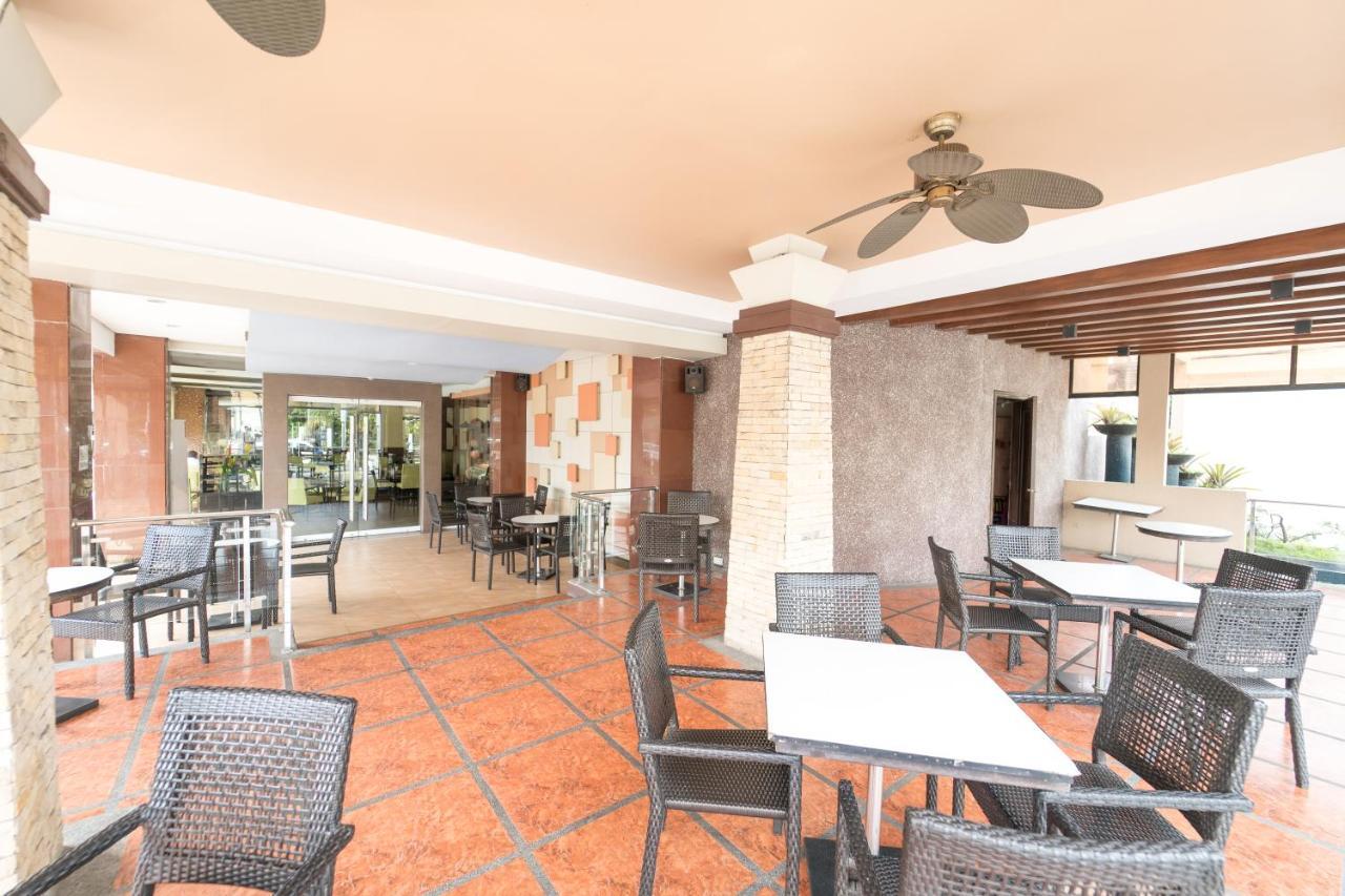 Mo2 Westown Hotel Iloilo Экстерьер фото